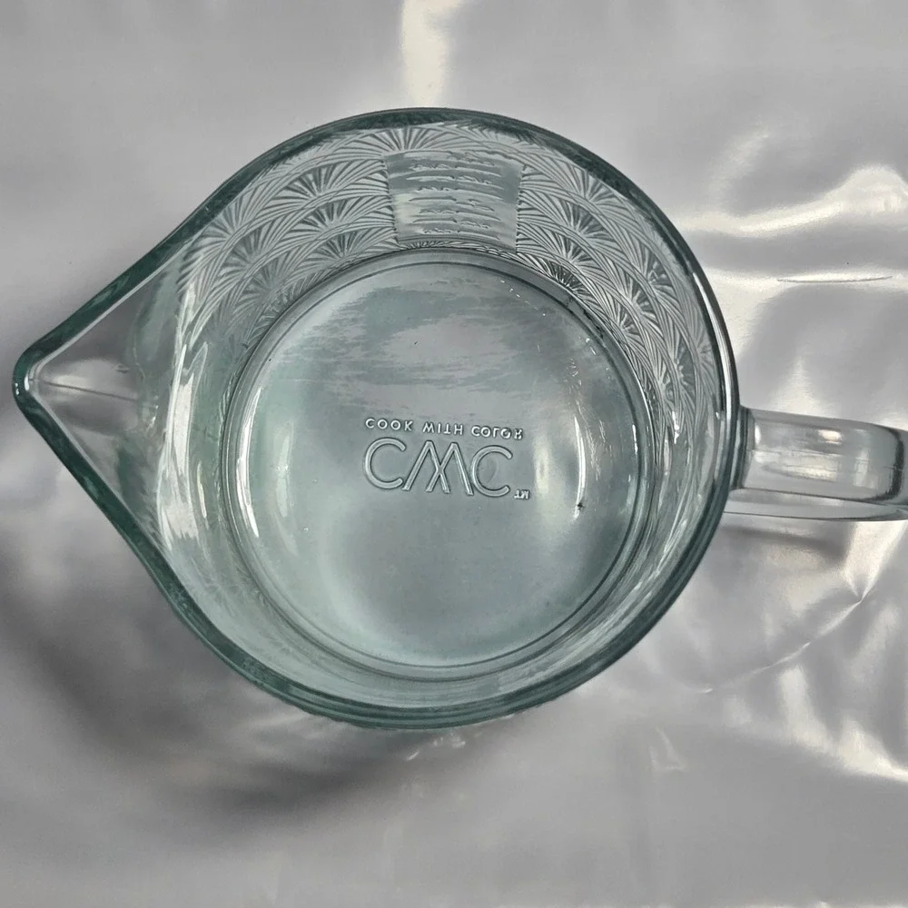 Cook With Color Glass Measuring Cup 2 Cup 16 oz Embossed Fan Shell Pattern Green